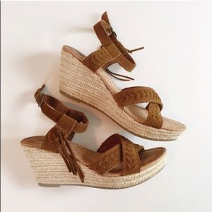 Size 8 Minnetonka Naomi leather wedge sandals